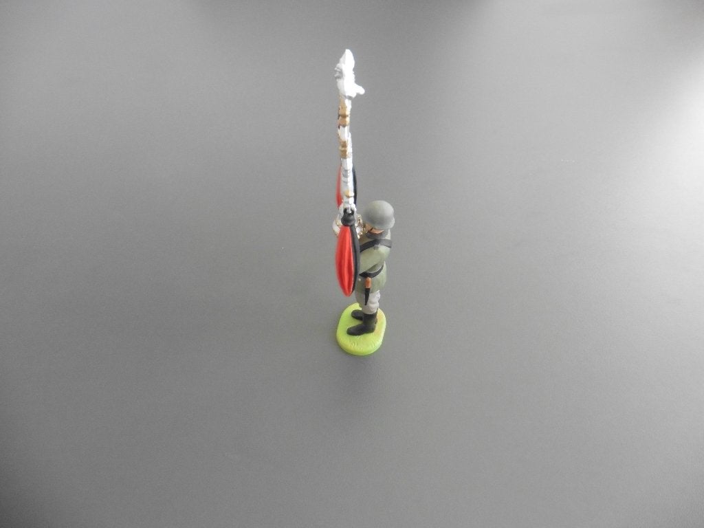 Preiser / Elastolin standing Schellenbaum Carrier., Ophalen of Verzenden, Landmacht, Duitsland, Miniatuur of Beeldje