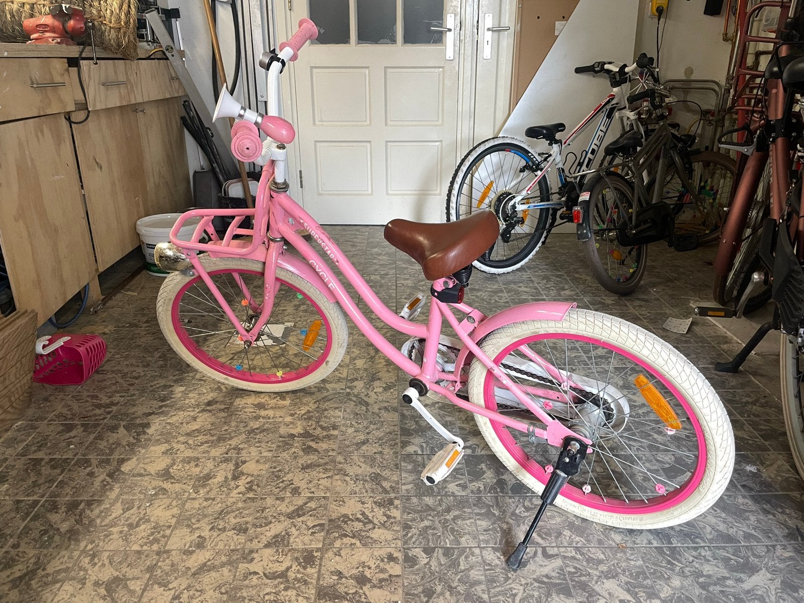 Roze Kinderfiets 20 inch met mandje, Ophalen, Gebruikt, Terugtraprem, 20 inch of meer