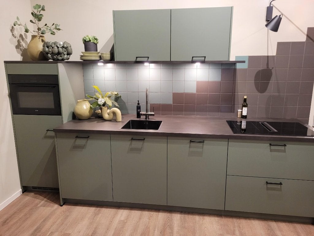 SHOWMODEL KEUKEN – 50% KORTING!, Ophalen, Enkelwandige keuken, Zo goed als nieuw, Kunststof