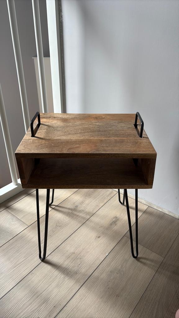 Houten bijzettafel, Huis en Inrichting, Tafels | Bijzettafels, Minder dan 55 cm, Zo goed als nieuw, Rechthoekig, Hout