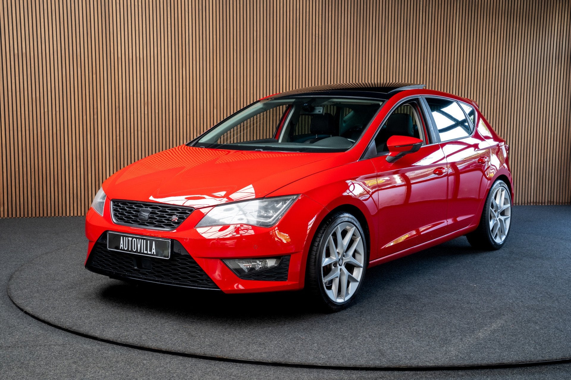 SEAT Leon 1.8 TSI FR Panodak Leder Navi Climate Carplay PDC, 4 cilinders, Leder, Bedrijf, Nieuw
