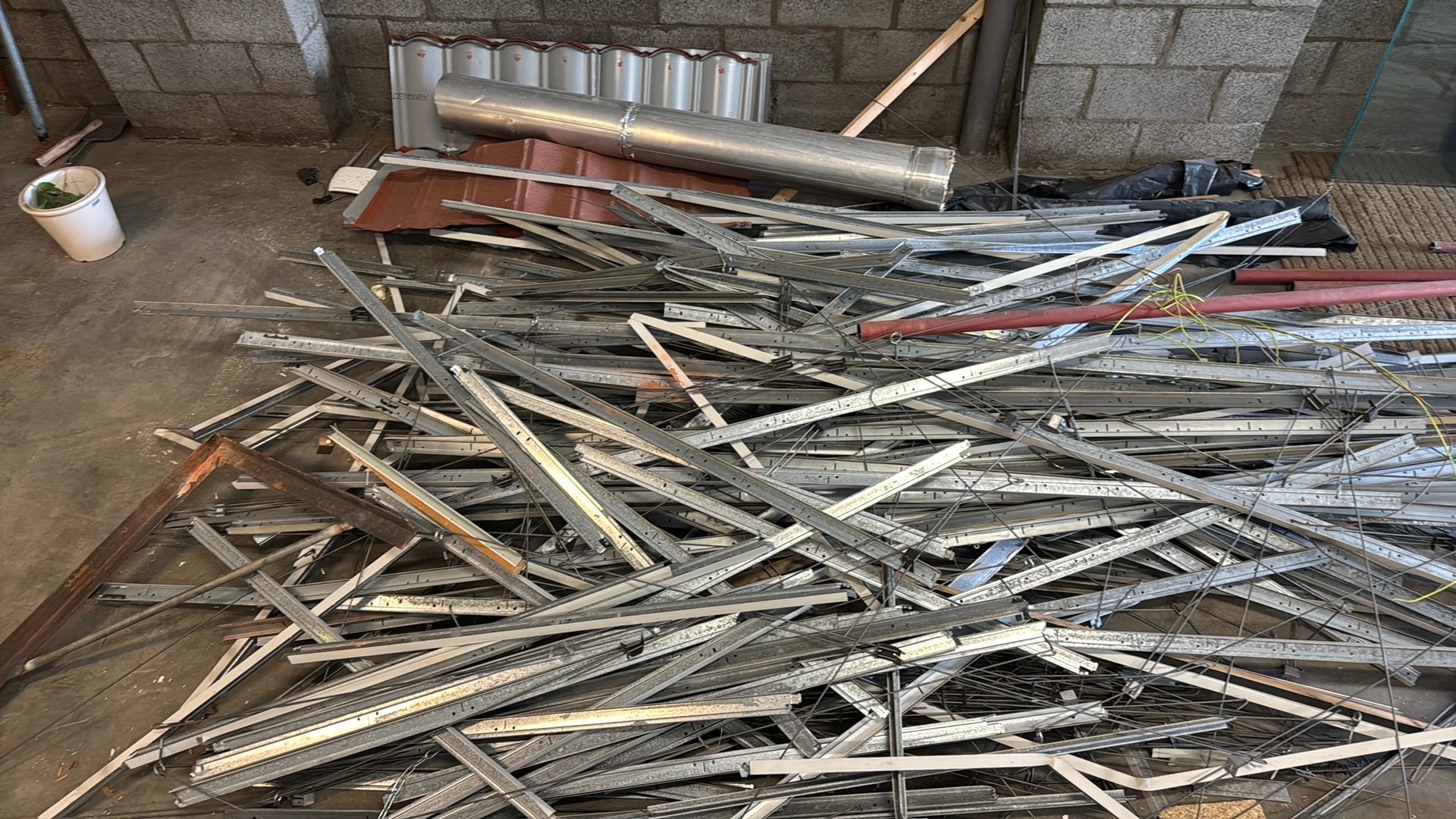 Metalen profielen voor systeem plafond, Ophalen, Gebruikt, Aluminium