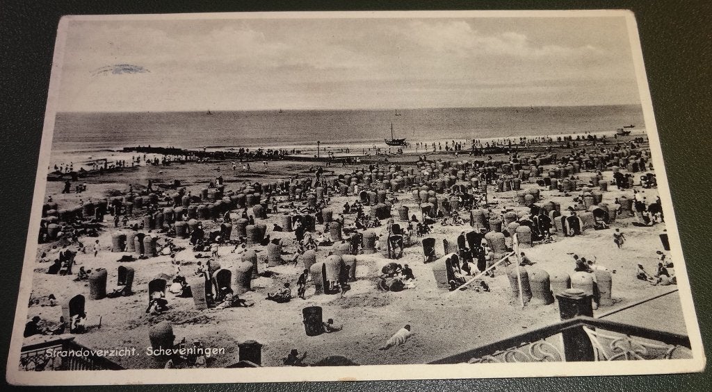 Scheveningen - Drukte op het strand - Overzicht - KDh02, Verzamelen, Ophalen of Verzenden, 1920 tot 1940, Zuid-Holland