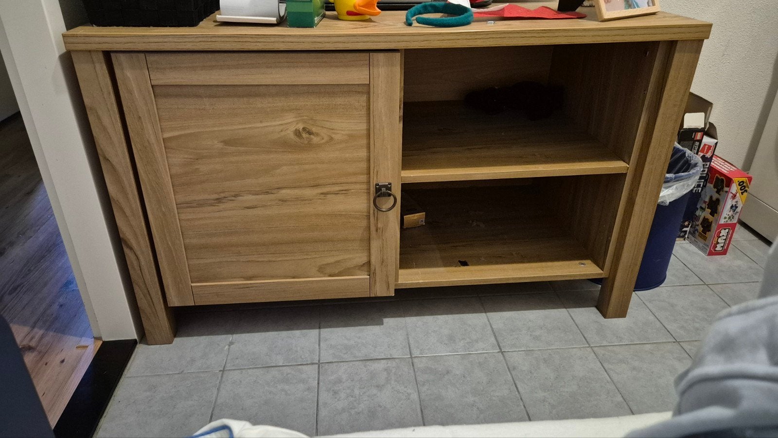 Houten TV-meubel met opbergruimte., Huis en Inrichting, Gebruikt, 100 tot 150 cm, Modern, Scandinavisch, Ophalen of Verzenden