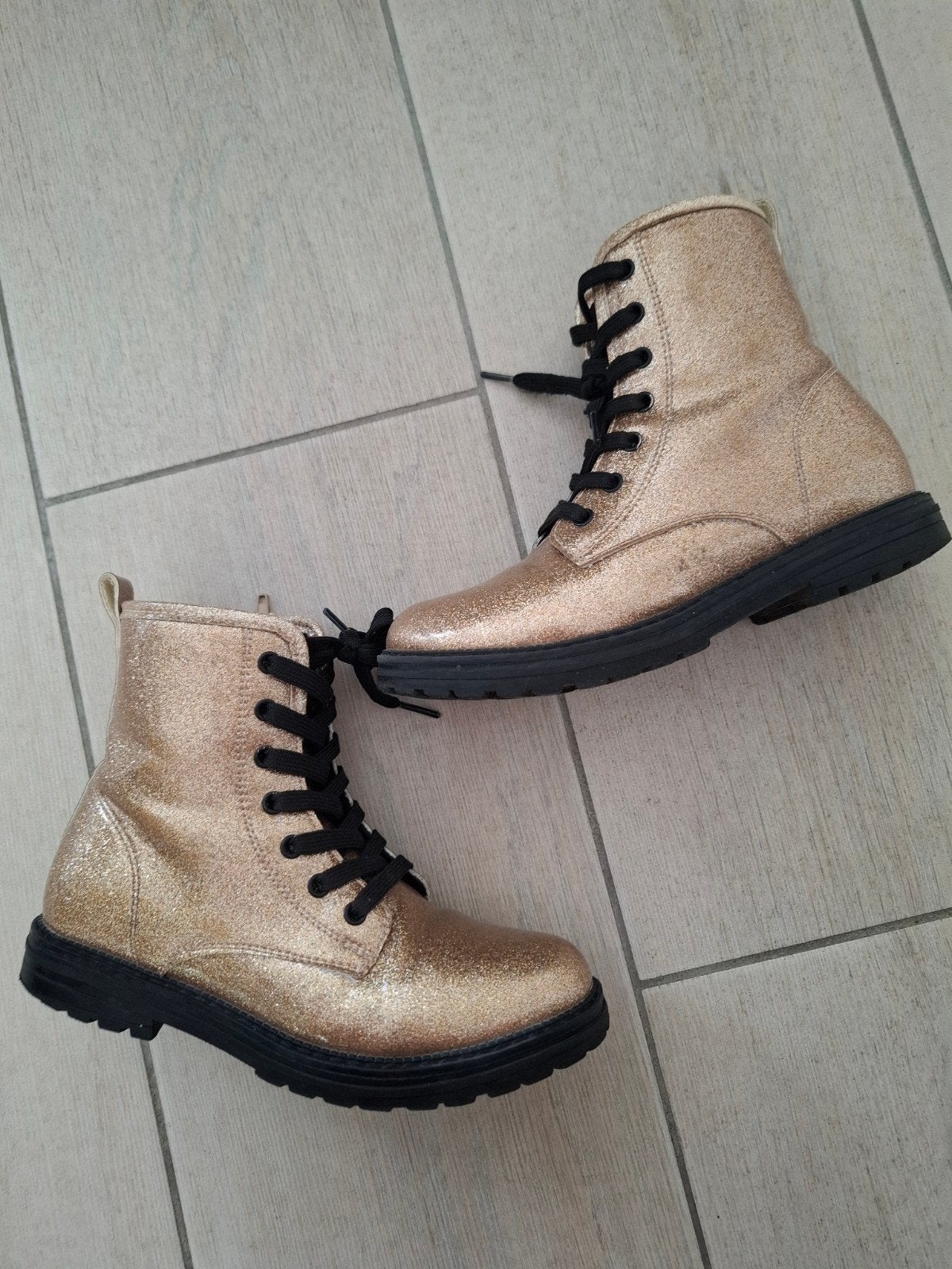 Meisjes veterboots maat 35 zwart gold glitter schoenen, Meisje, Schoenen, Ophalen of Verzenden, Zo goed als nieuw