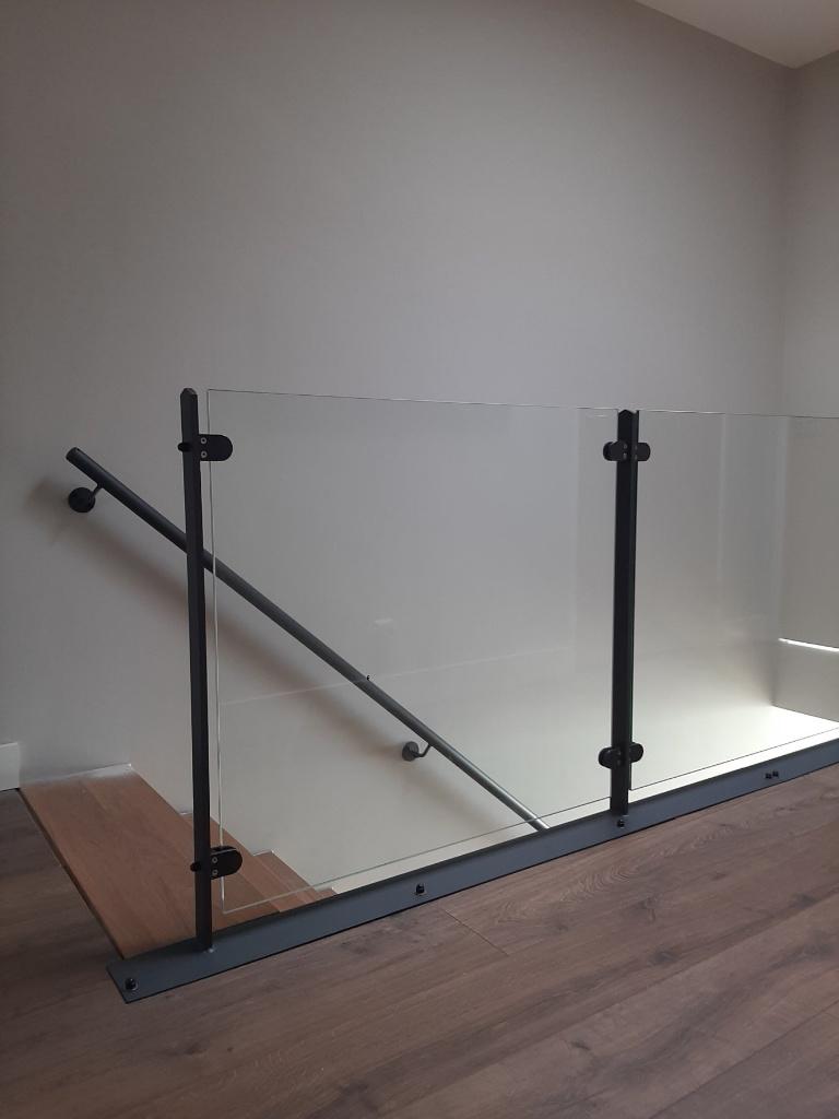 Zoek jij een mooie stalen trapleuning op maat?, Doe-het-zelf en Verbouw, Ladders en Trappen, Ophalen of Verzenden, Nieuw, 2 tot 4 meter