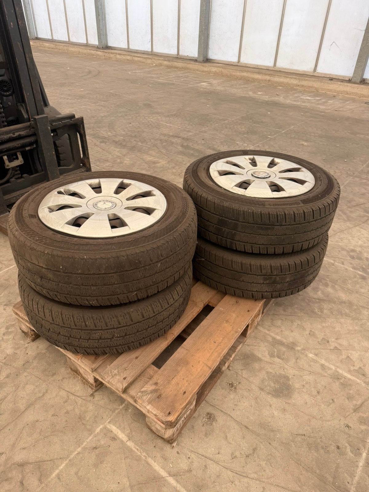 Mercedes vito all seasons band+velg+dop nette staat!!, 16 inch, Banden en Velgen, All Season, Bestelwagen
