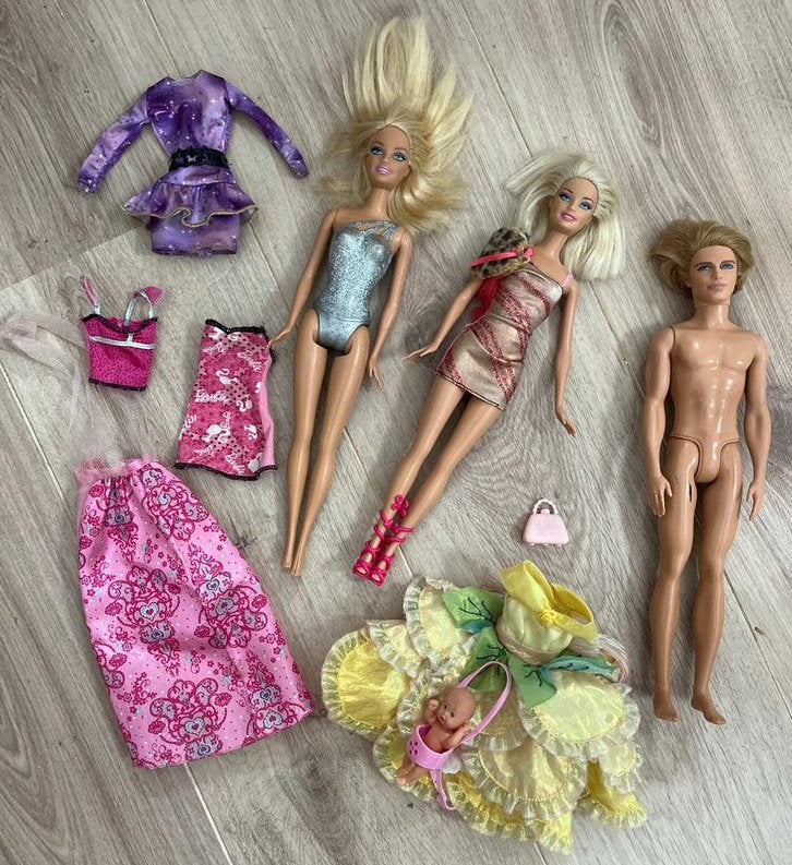 Barbie en Ken poppen met kleding en accessoires, Kinderen en Baby's, Speelgoed | Poppen, Ophalen of Verzenden, Gebruikt, Barbie