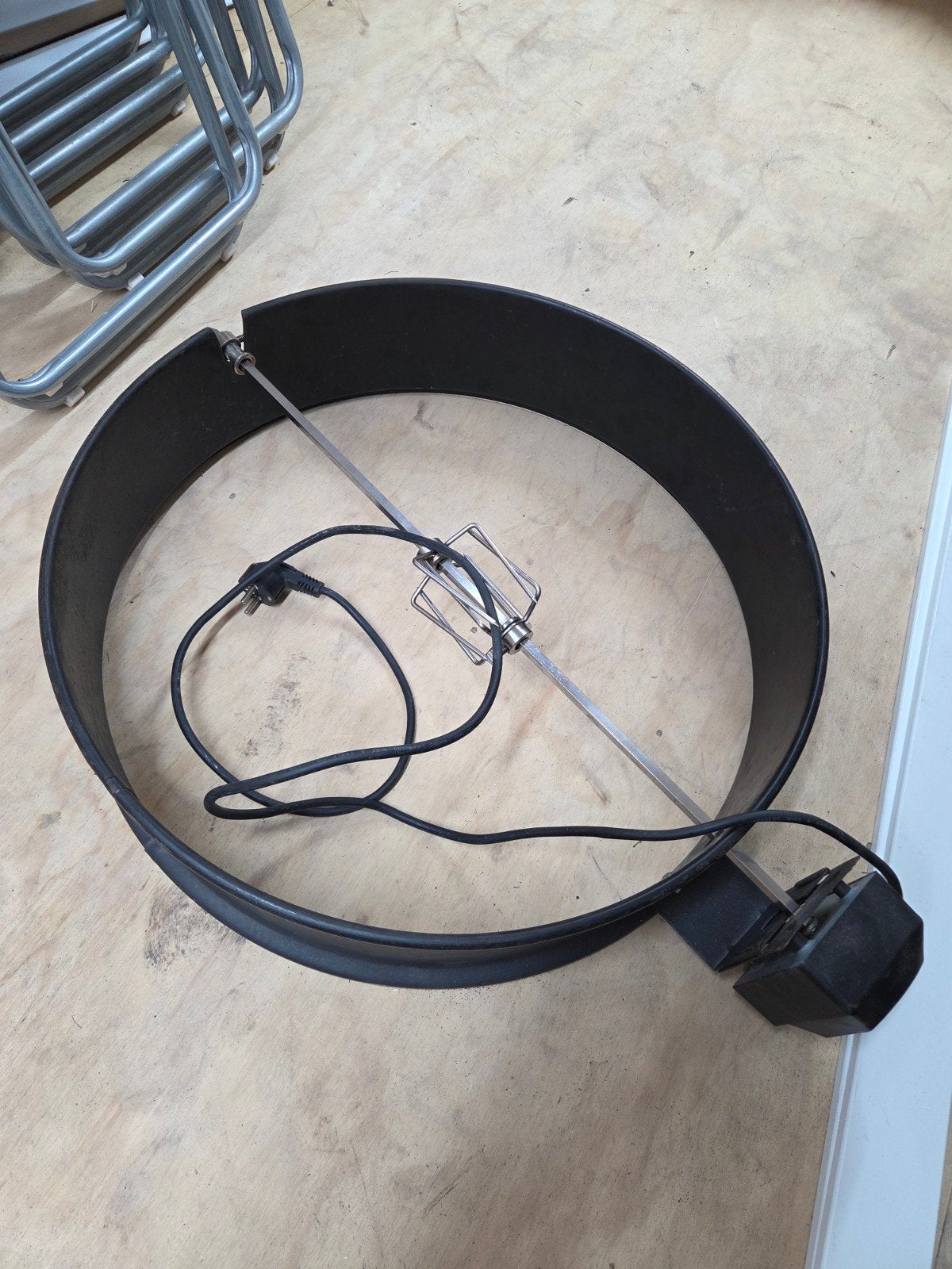 Rotisserie ring met spit voor weber barbecue 57cm, Tuin en Terras, Houtskoolbarbecues, Ophalen, Gebruikt