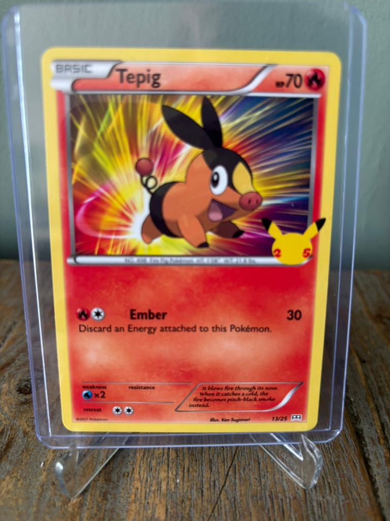 Tepig 13/25 Celebrations, Hobby en Vrije tijd, Verzamelkaartspellen | Pokémon, Ophalen of Verzenden, Losse kaart