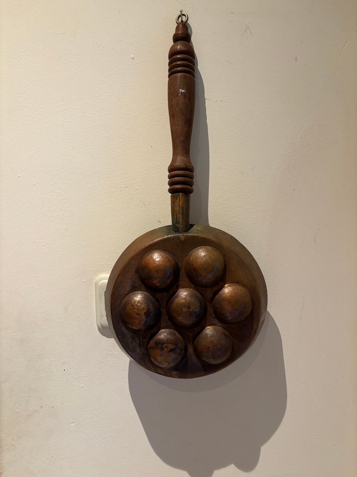 Antieke koperen poffertjespan met houten handvat, Ophalen of Verzenden, Koper