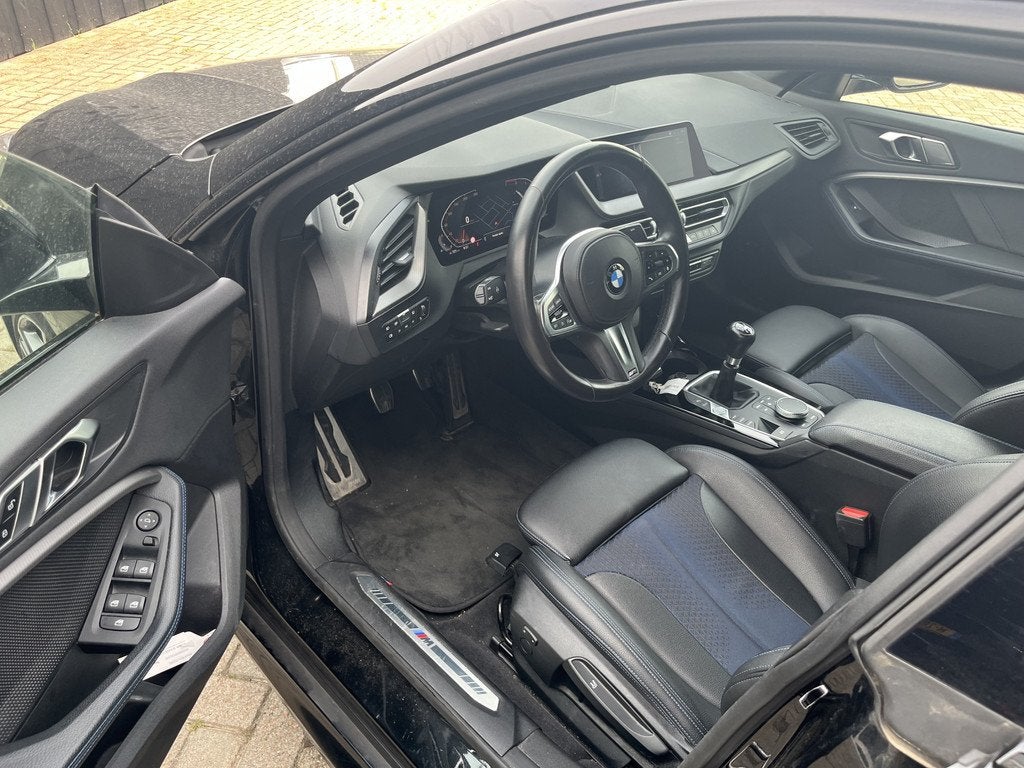BMW 2 Serie Gran Coupé 218i M Sport High Executive / Carpla, Auto's, Voorwielaandrijving, Gebruikt, Euro 6, Zwart