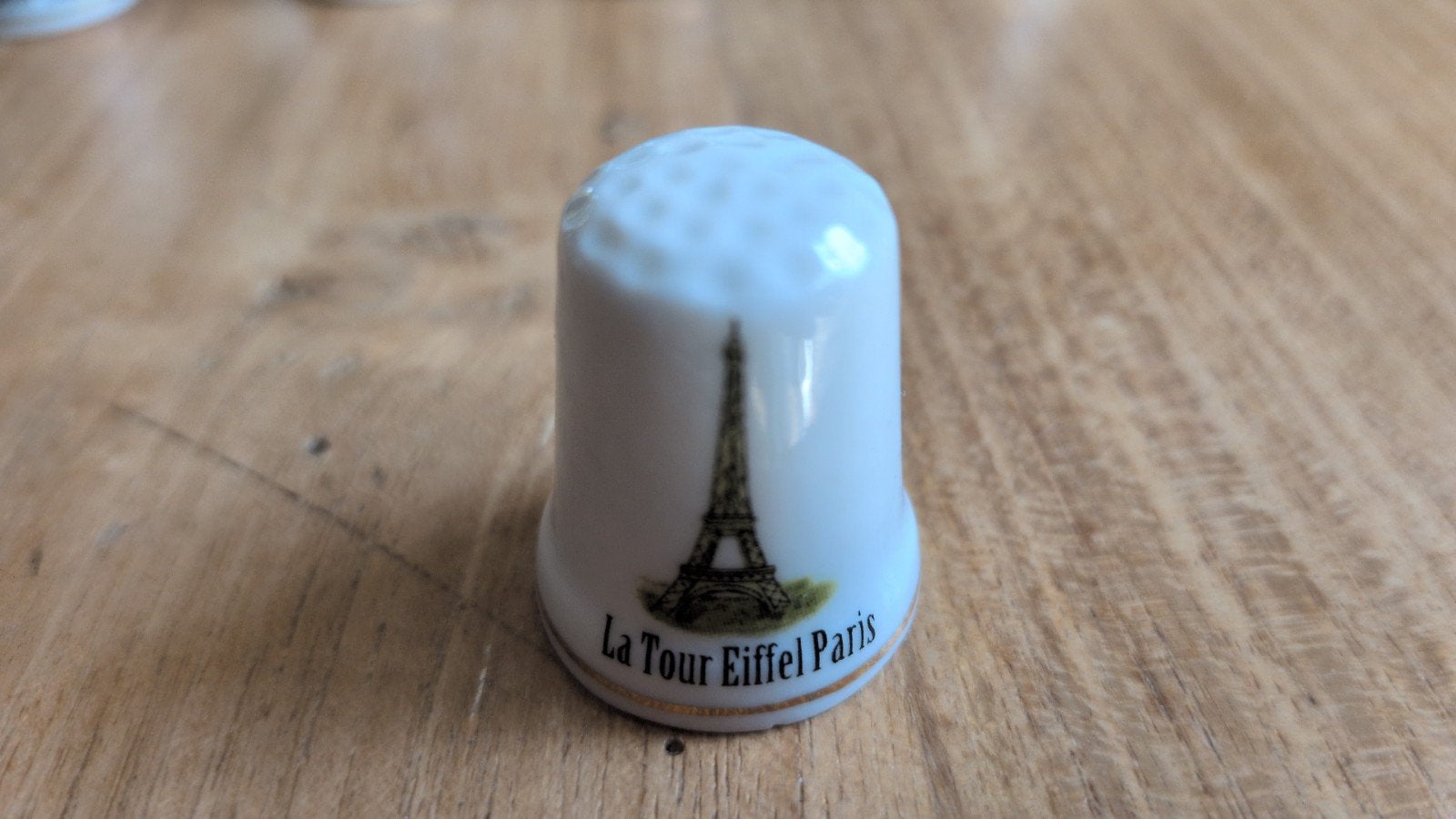 Vingerhoedje met Eiffeltoren - Parijs souvenir, Reliëf, Ophalen of Verzenden, Zo goed als nieuw, Buitenland