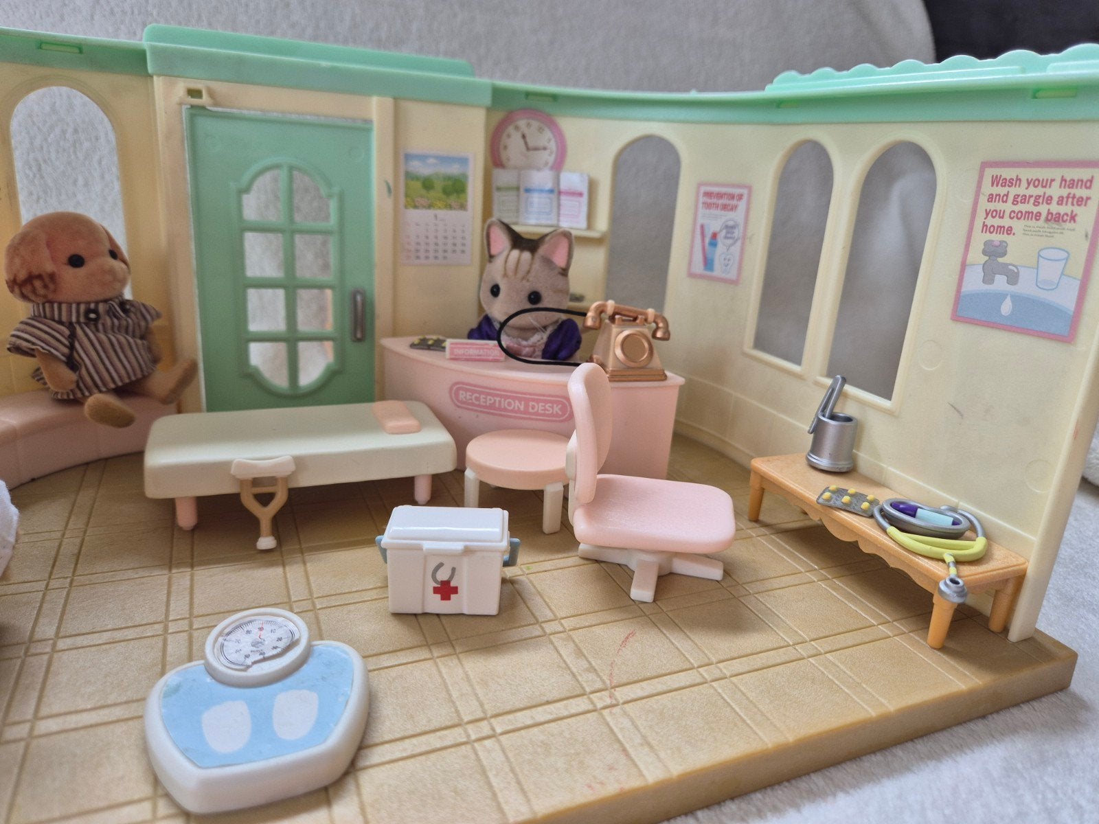 Sylvanian Families Dokterspraktijk met accessoires, Ophalen of Verzenden, Gebruikt, Jongen of Meisje