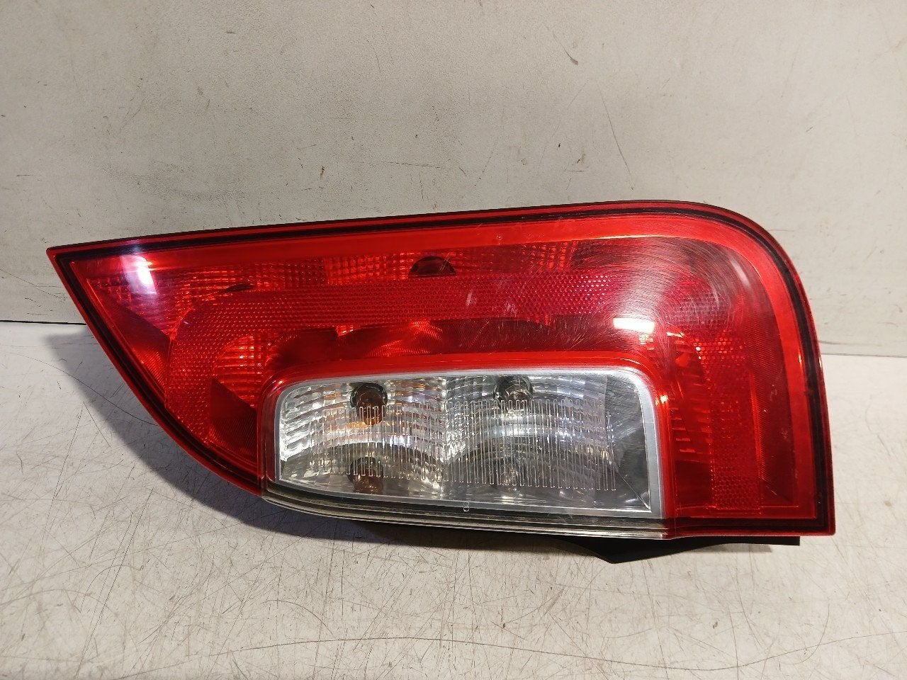 Achterlicht carrosserie rechts Skoda Citigo, Onderdelen@venauto.nl, Van der Ven Autorecycling B.V., Gebruikt, Ettenseweg 76, 4706 PB Roosendaal, The Netherlands