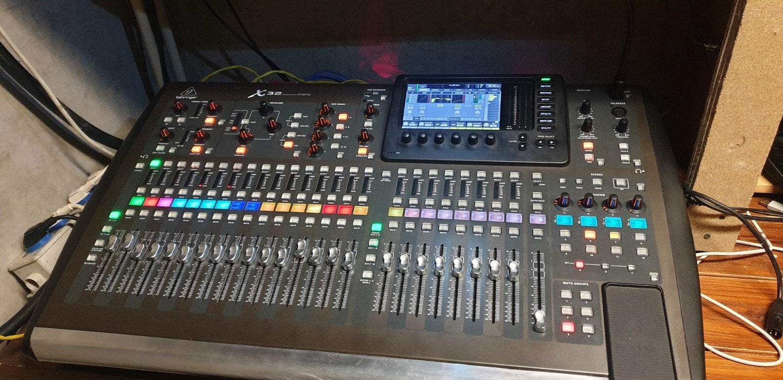 Behringer X32 Digitale Mixer (zonder flightcase), Muziek en Instrumenten, Ophalen, Gebruikt, 20 kanalen of meer, Microfooningang
