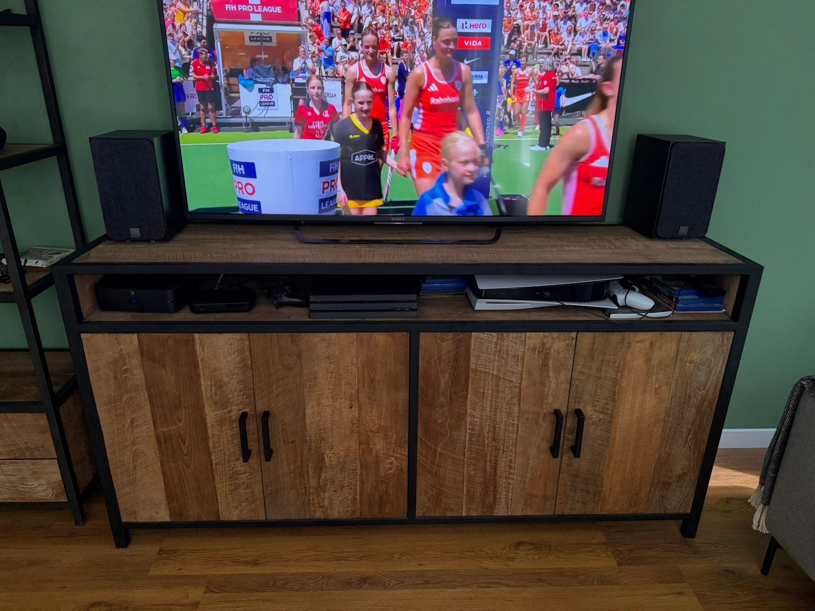 Dressoir van Troubadour zwart metaal met hout, Ophalen, 150 tot 200 cm, Zo goed als nieuw, Metaal