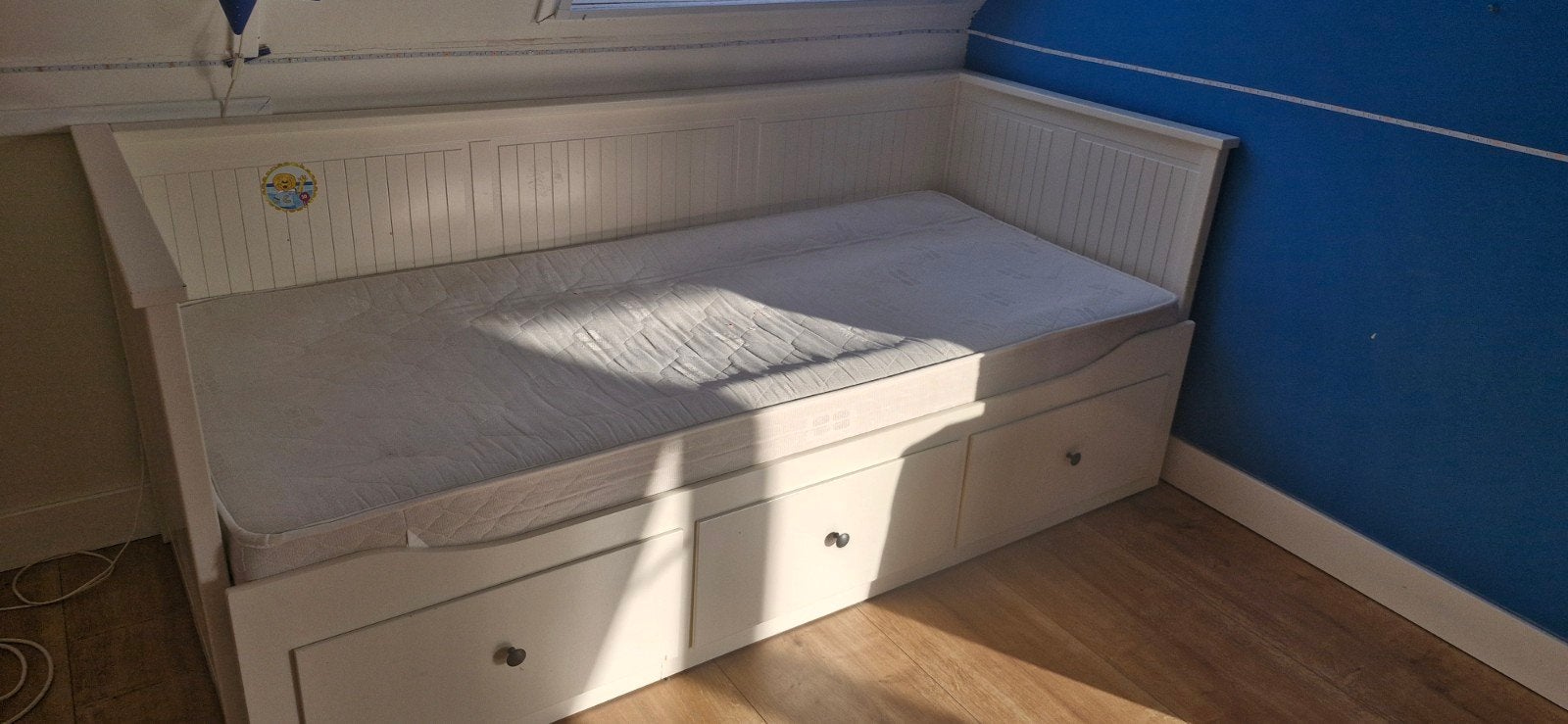 Ikea bed hemnes, Uitschuifbaar bed met lades en matrassen, Wit, Tweepersoons, Ophalen of Verzenden, 80 cm