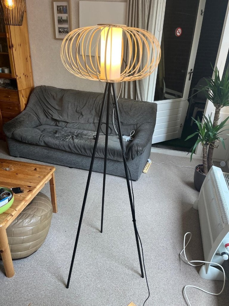 Tripod vloerlamp met bamboe kap, Ophalen, Zo goed als nieuw, 100 tot 150 cm