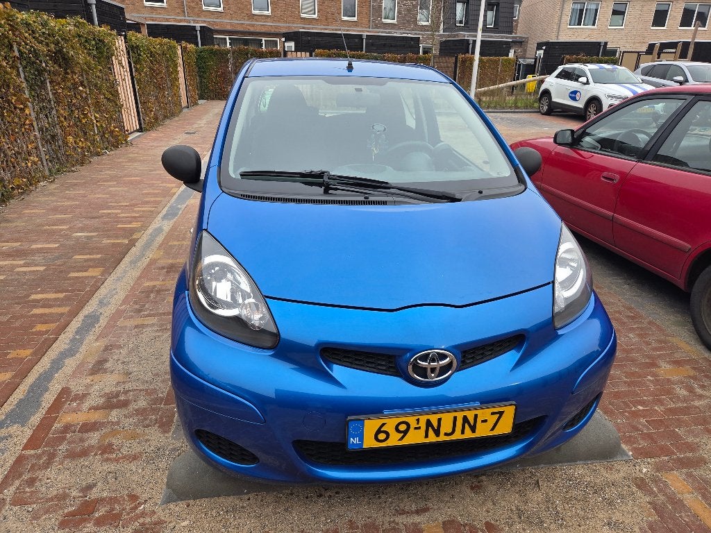 Toyota Aygo 1.0 12V Vvt-i 3DRS MMT 2010 Blauw, Auto's, Voorwielaandrijving, 68 pk, Origineel Nederlands, Handgeschakeld