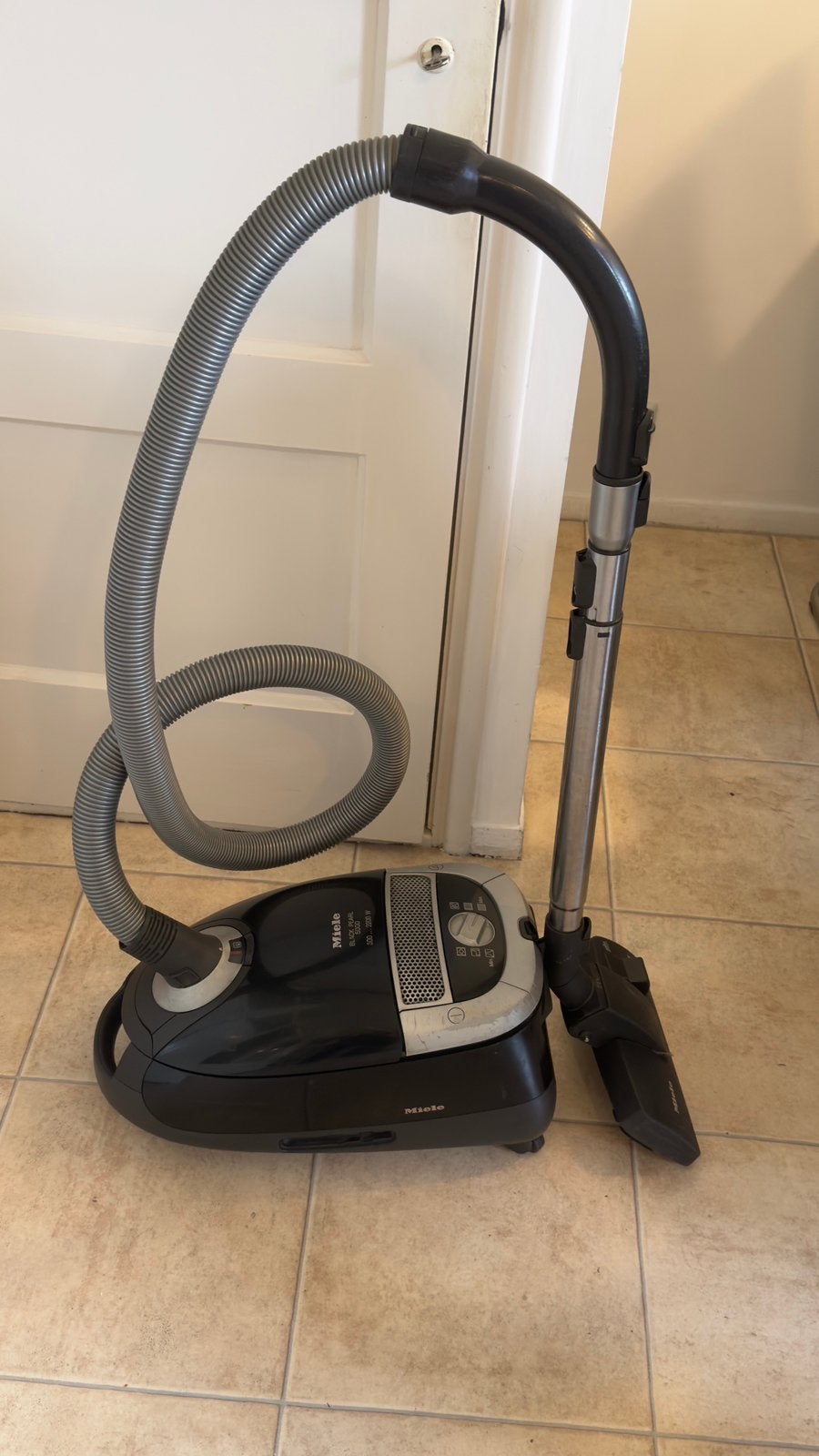 Miele stofzuiger 2200 W, Witgoed en Apparatuur, Gebruikt, Miele, 2000 watt of meer, Ophalen