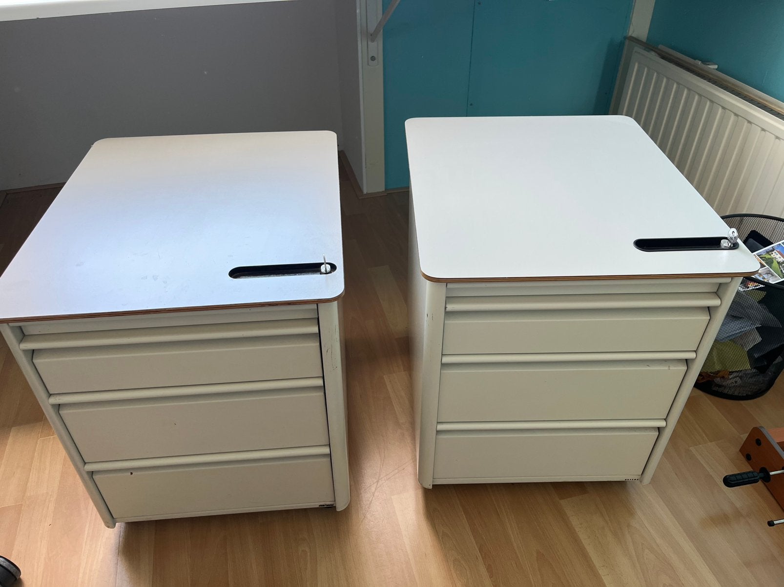 2 Stalen ladekastjes, Ophalen, 50 tot 100 cm, Zo goed als nieuw, Minder dan 100 cm