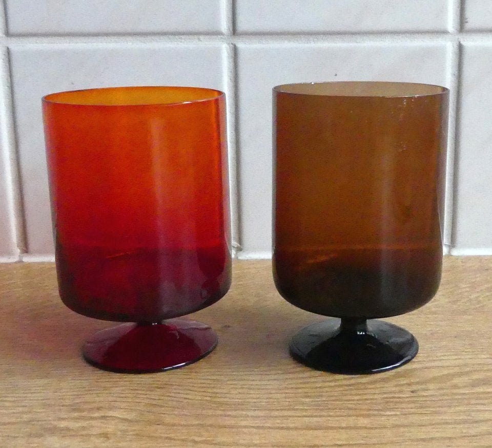 Vintage glazen op voetje oranje en bruin glas, Huis en Inrichting, Keuken | Servies, Ophalen of Verzenden, Gebruikt, Glas, Glas of Glazen