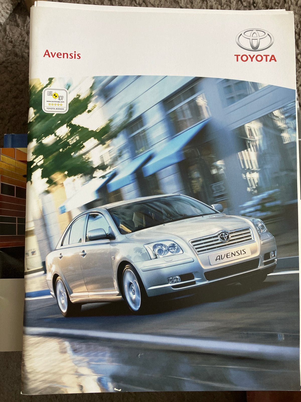 Toyota Avensis Brochure - Handleiding, Ophalen of Verzenden, Gelezen, Toyota