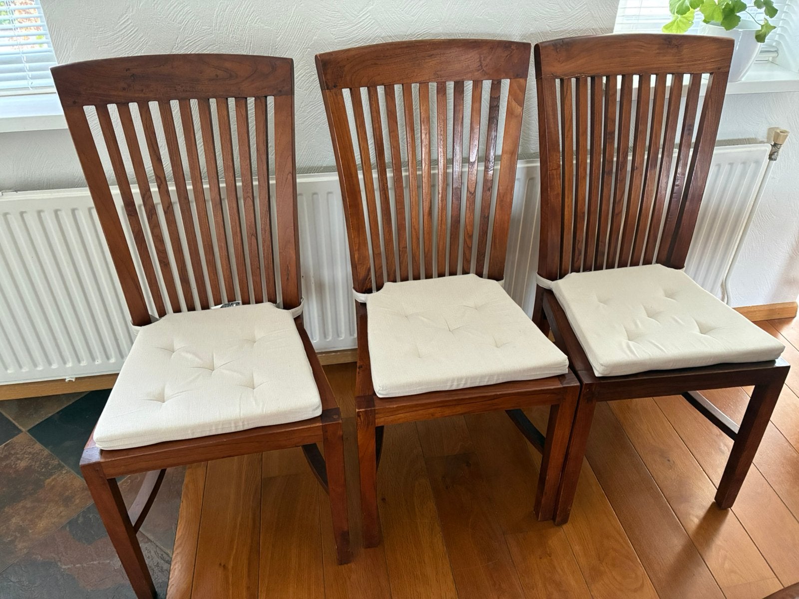 Foto 7 van Uitschuifbare eettafel met 6 stoelen