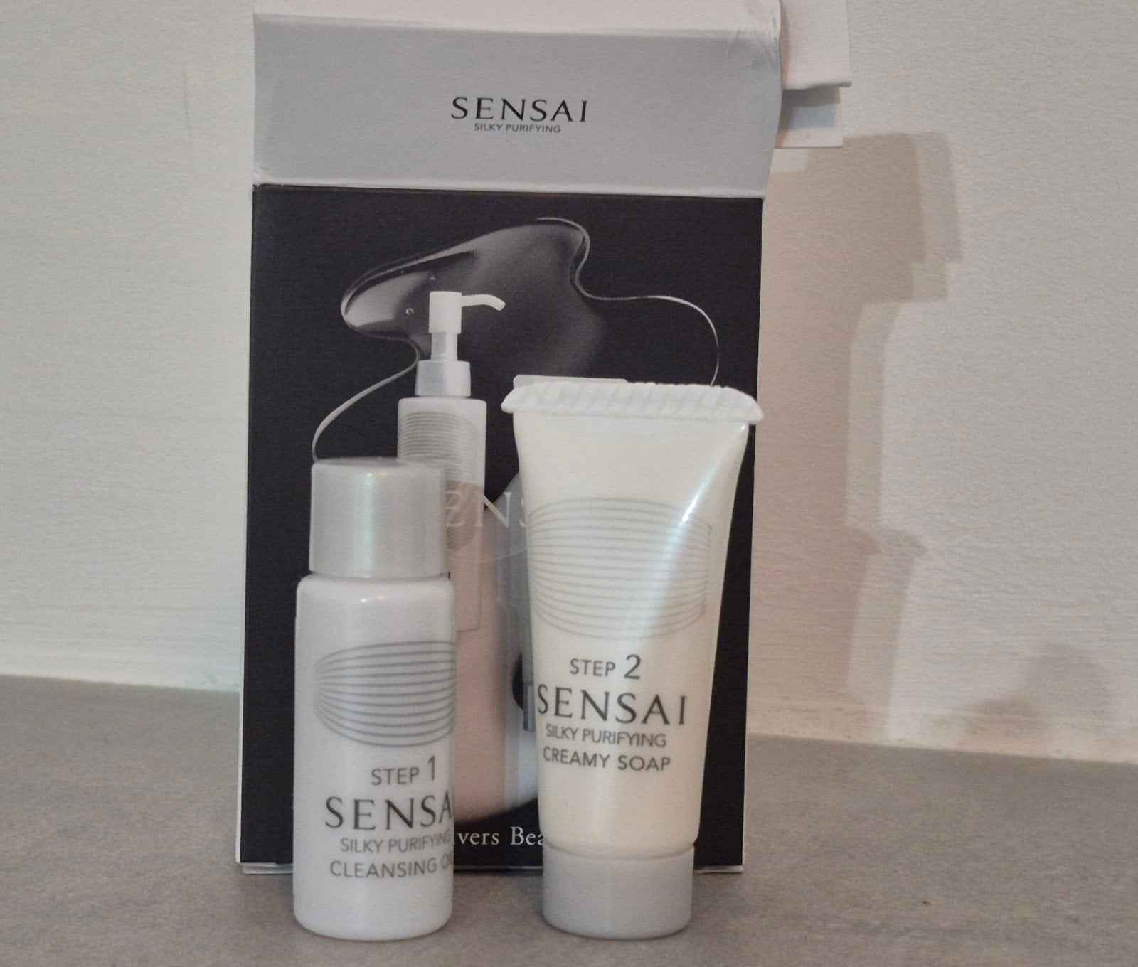 Sensai cleansing oil 8ml + creamy soap 8ml nieuw reissetje, Ophalen of Verzenden, Nieuw, Gehele gezicht, Reiniging