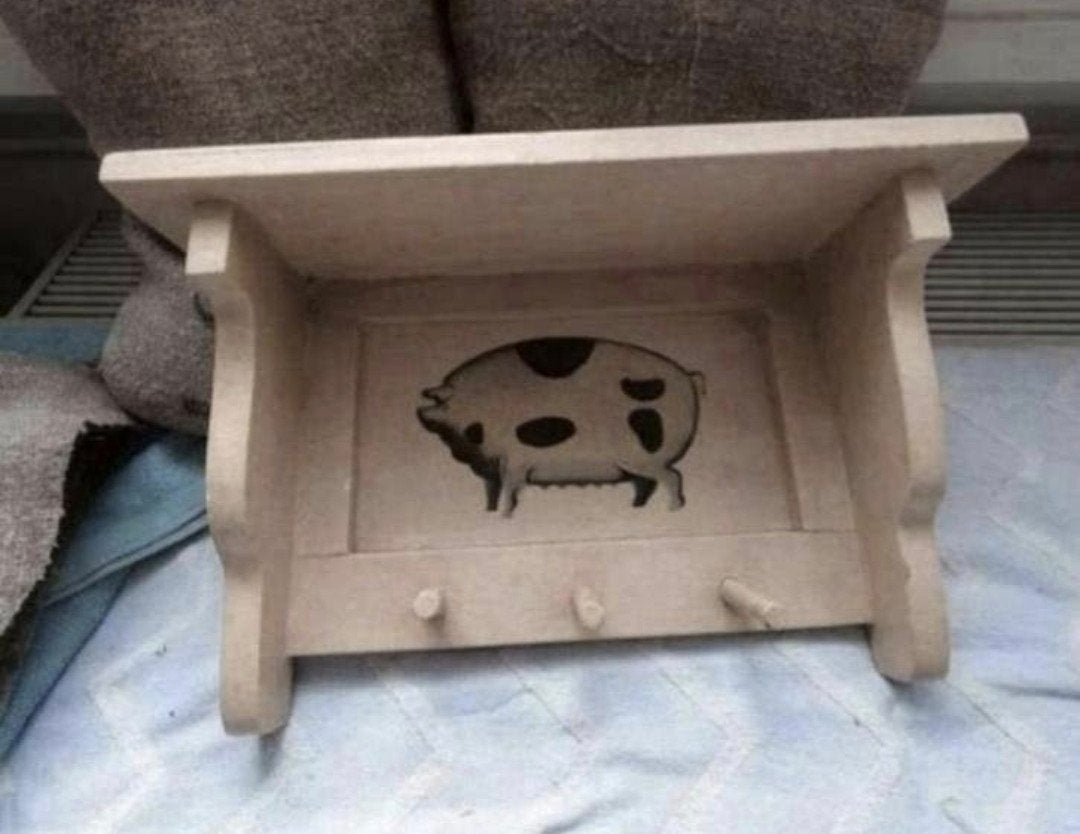mooie houten regaal met varkentje, Wandhanger, Hout, Ophalen of Verzenden, Zo goed als nieuw