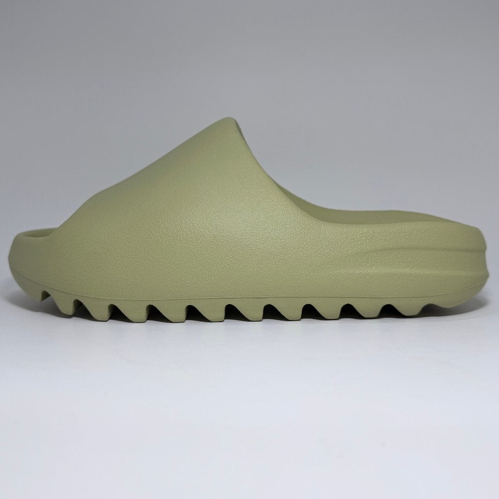 adidas Yeezy Slide Resin - Maat 40.5, Kleding | Heren, Ophalen of Verzenden, Nieuw, Adidas, Slippers