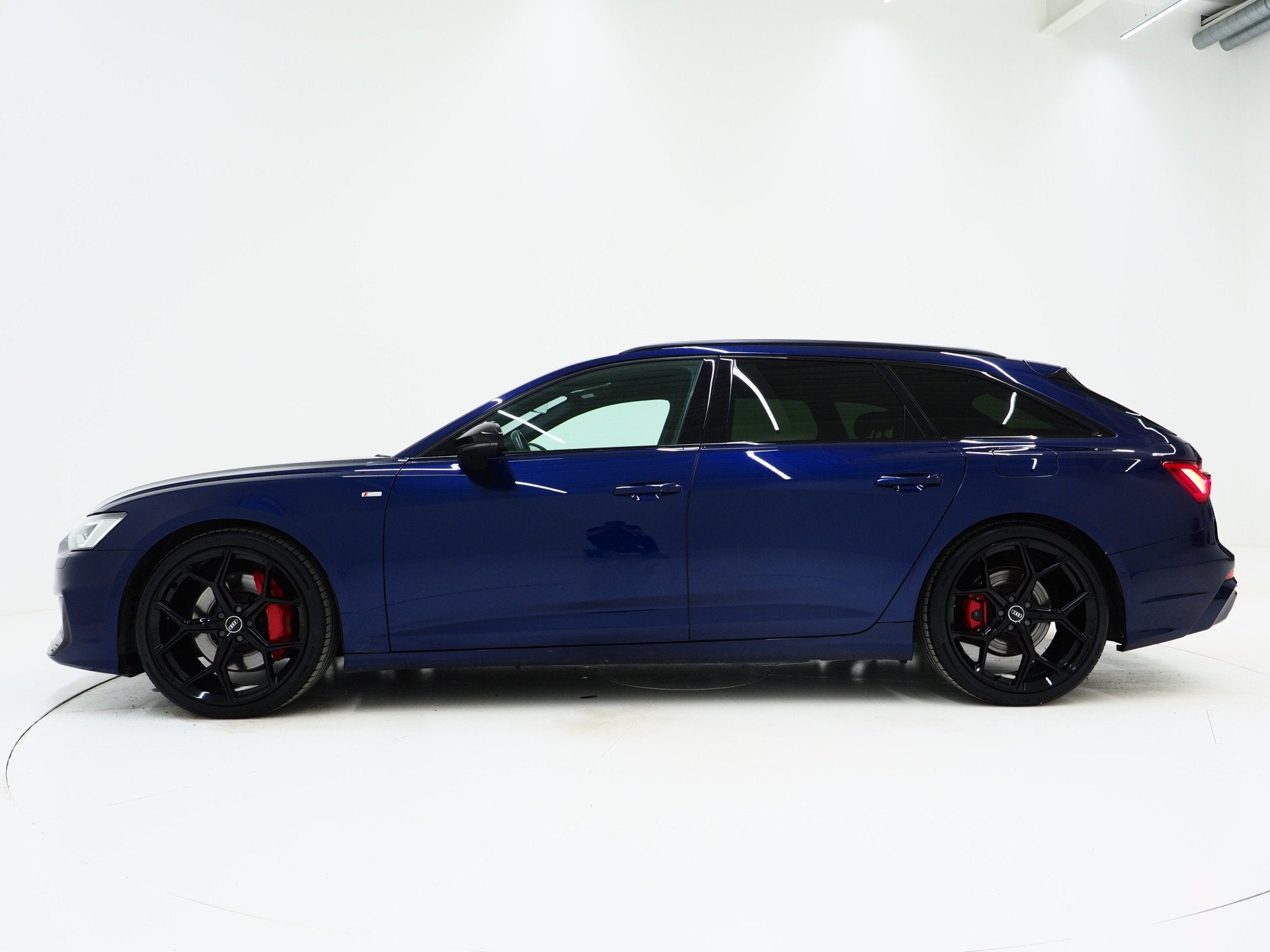 Audi A6 Avant 55 TFSI e quattro Competition Full Black | Led, Automaat, Gebruikt, 4 cilinders, Blauw