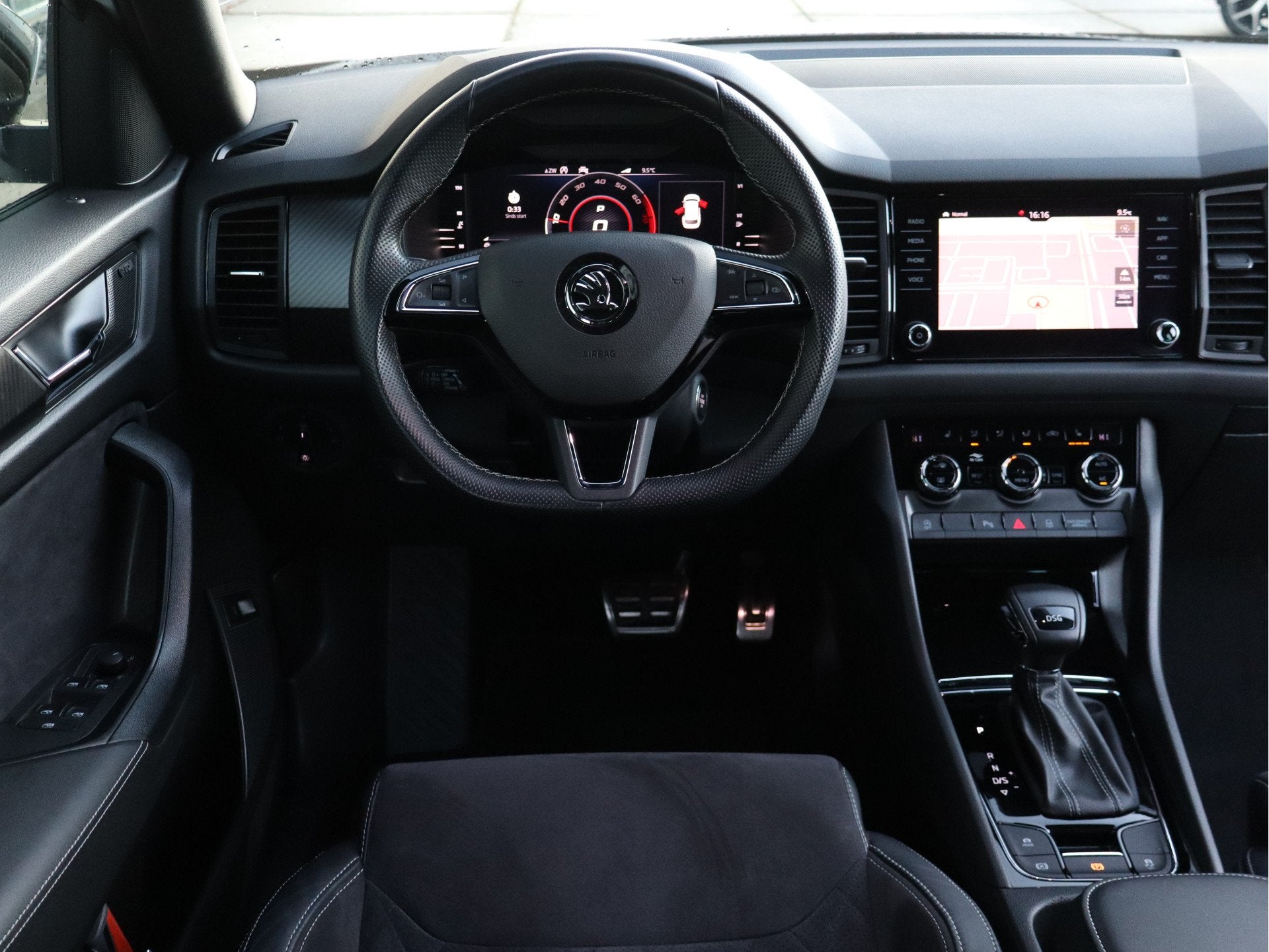 Skoda Kodiaq 1.5 TSI Sportline Business NL-Auto! Elek.Stoele, Auto's, Euro 6, 4 cilinders, 150 pk, 1481 kg