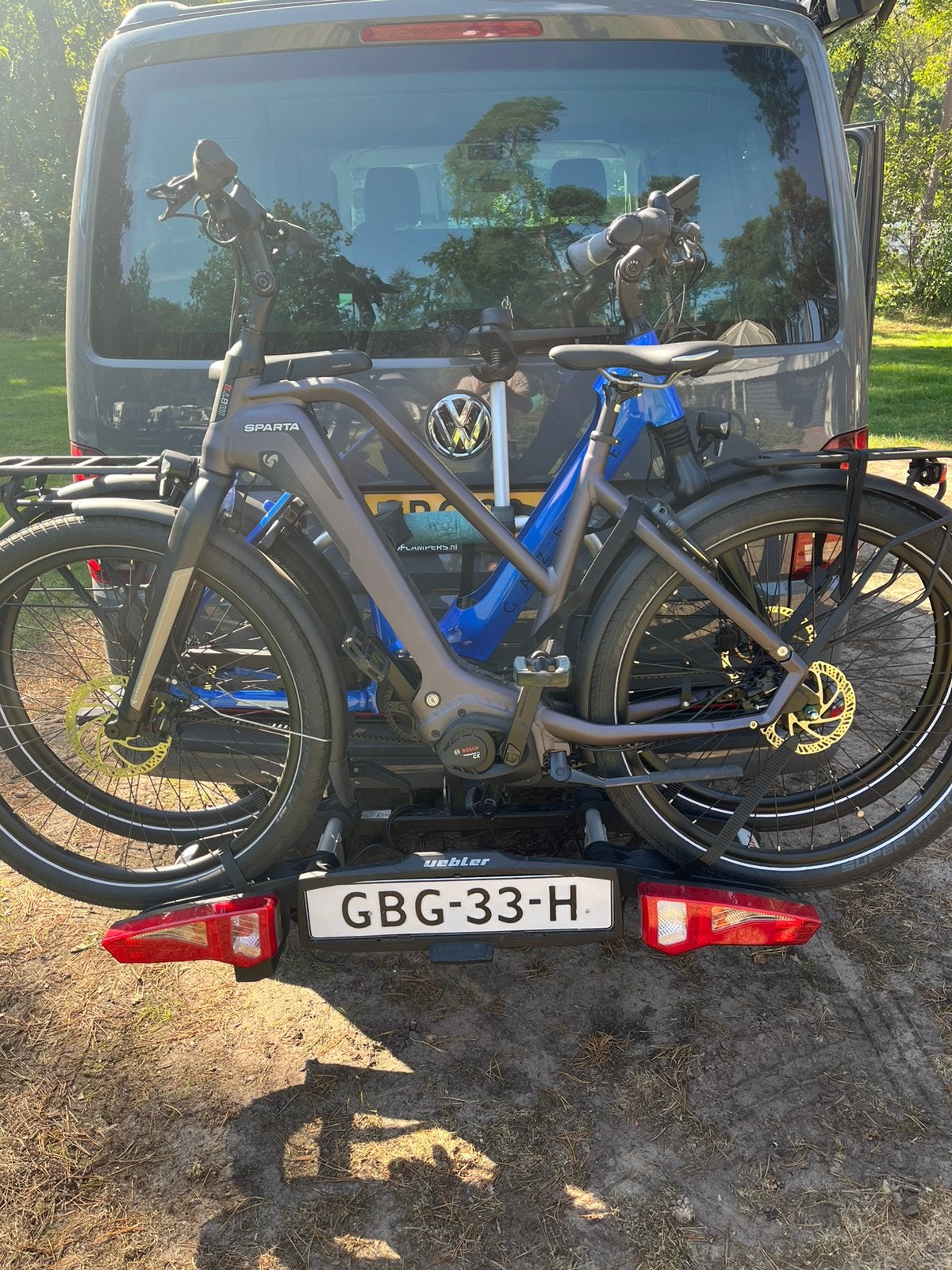 Uebler fietsendrager VW California 60 kg 90 graden kantelbaa, Ophalen, 2 fietsen, Zo goed als nieuw, Trekhaakdrager