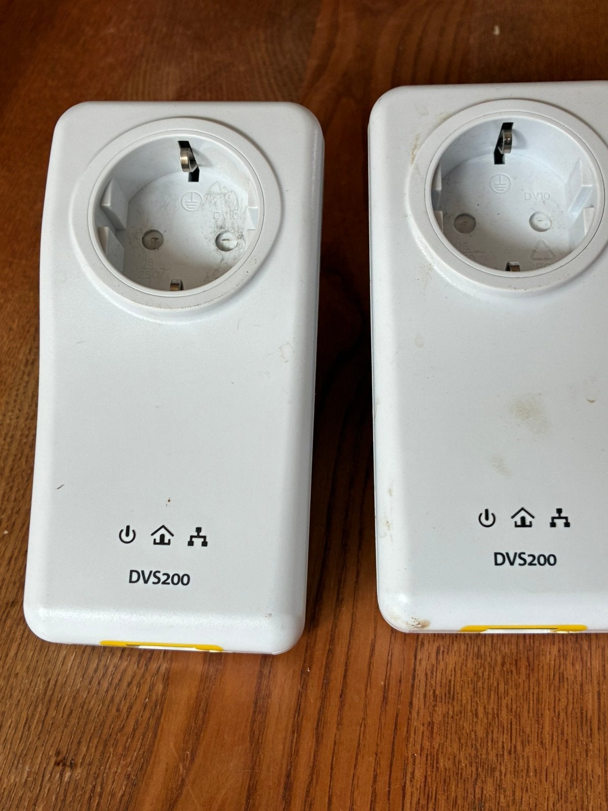 2x KPN DVS 200 WiFi powerline extenders, Computers en Software, WiFi-versterkers, Ophalen of Verzenden, Gebruikt