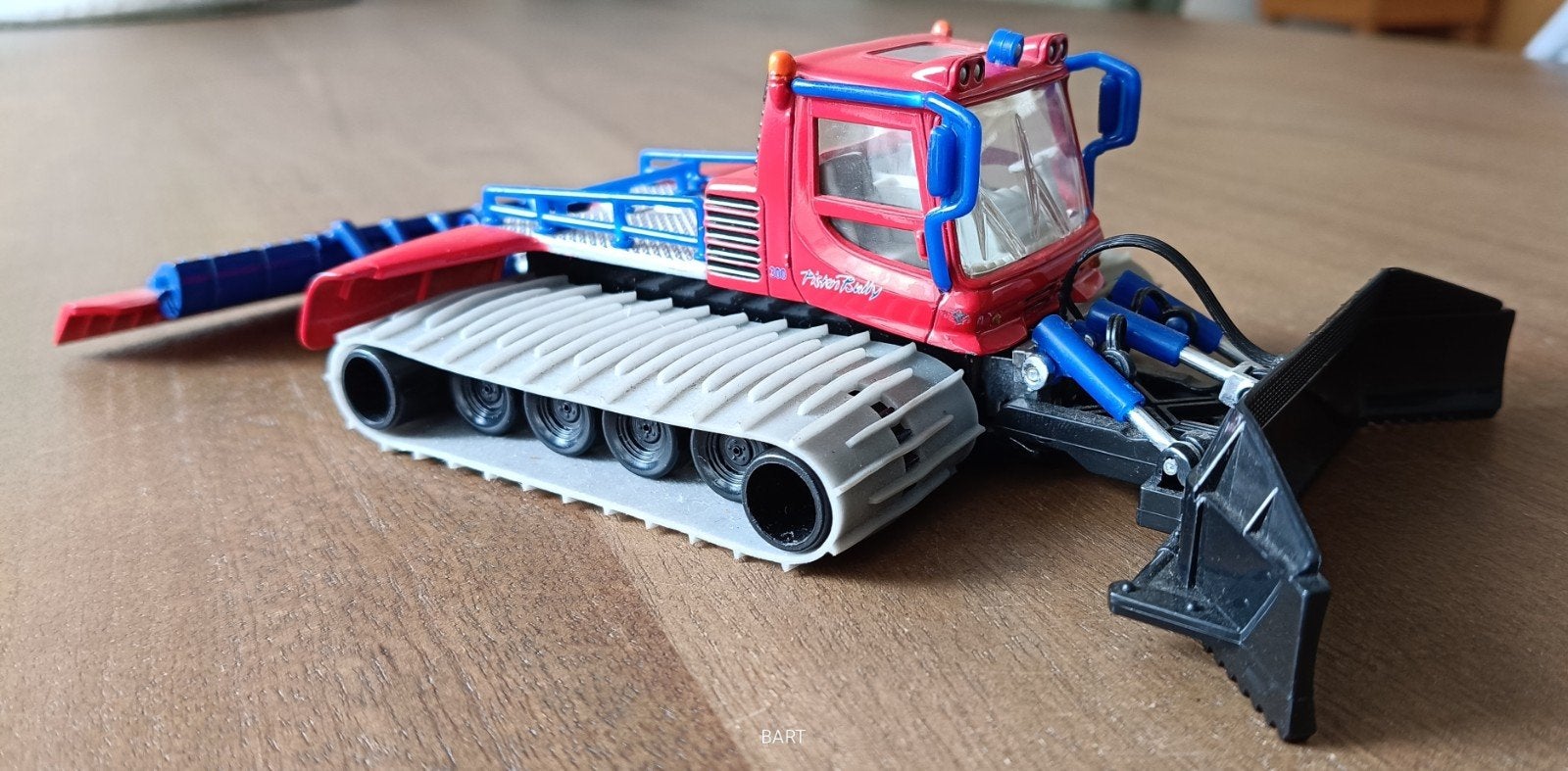 PISTENBULLY, Ophalen of Verzenden, Zo goed als nieuw, Bus of Vrachtwagen, Overige merken