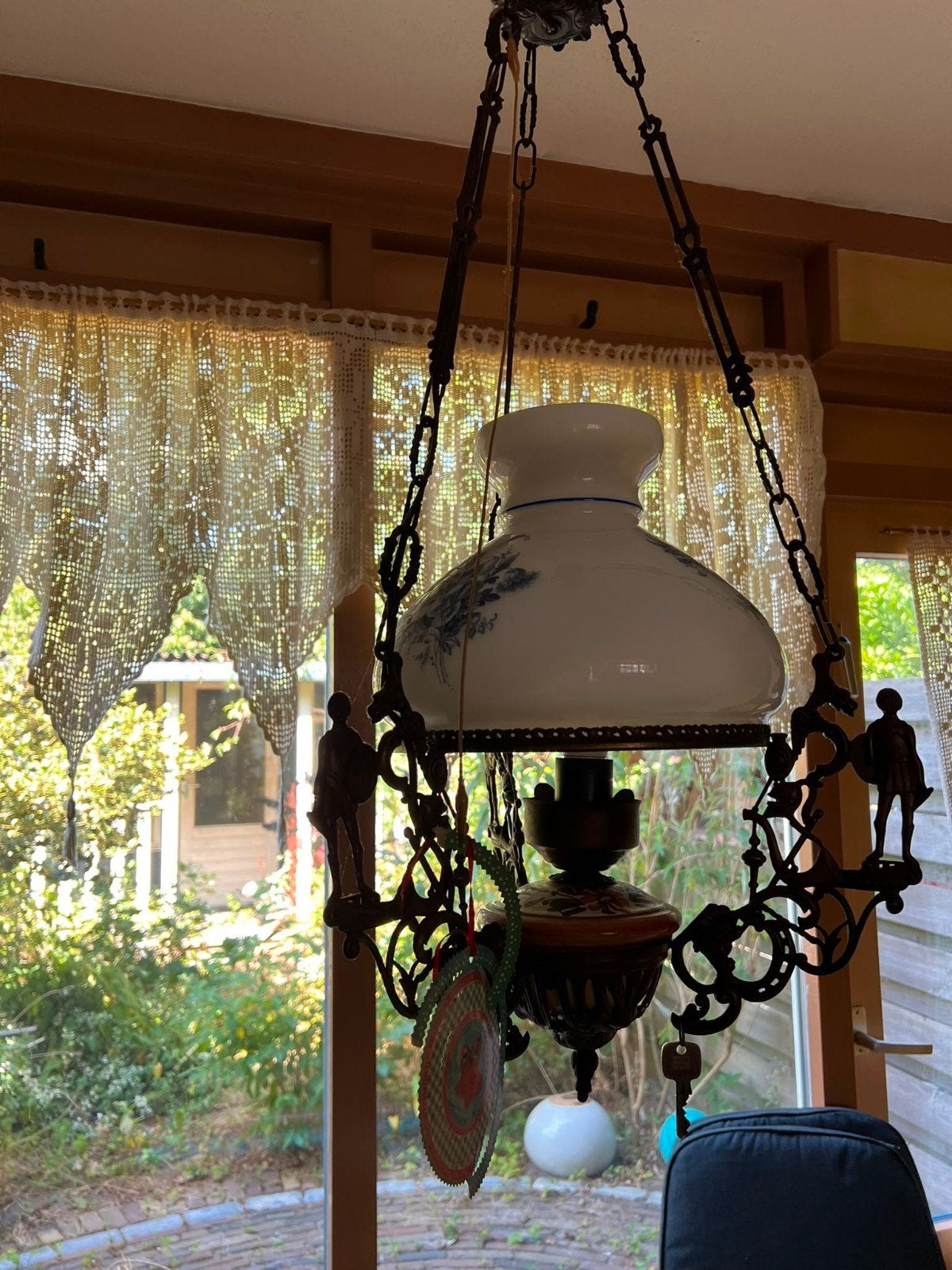 Antieke hanglamp met Delfts blauw decor, Antiek en Kunst, Antiek | Lampen, Ophalen of Verzenden