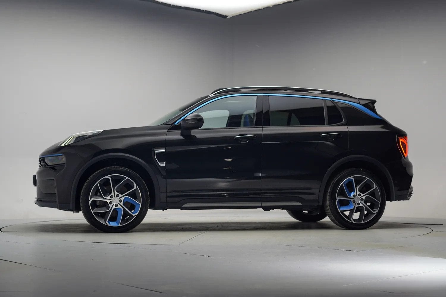 Lynk & Co 01 1.5 PHEV MY23 6,6kW Zwart [ SoH 94,5% | Zwarte, Auto's, Automaat, Zwart, Bedrijf, Verwarmde buitenspiegels