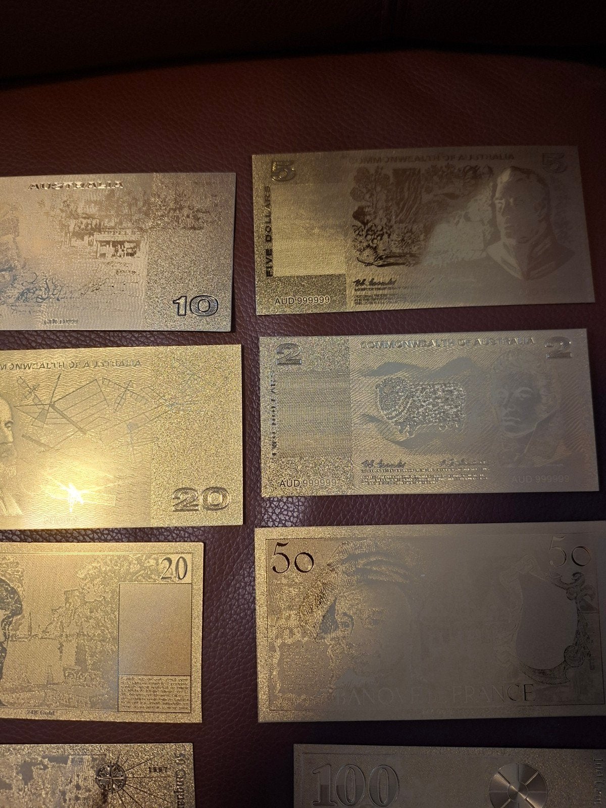 Verzameling van gouden 10 replica bankbiljetten, Verzenden