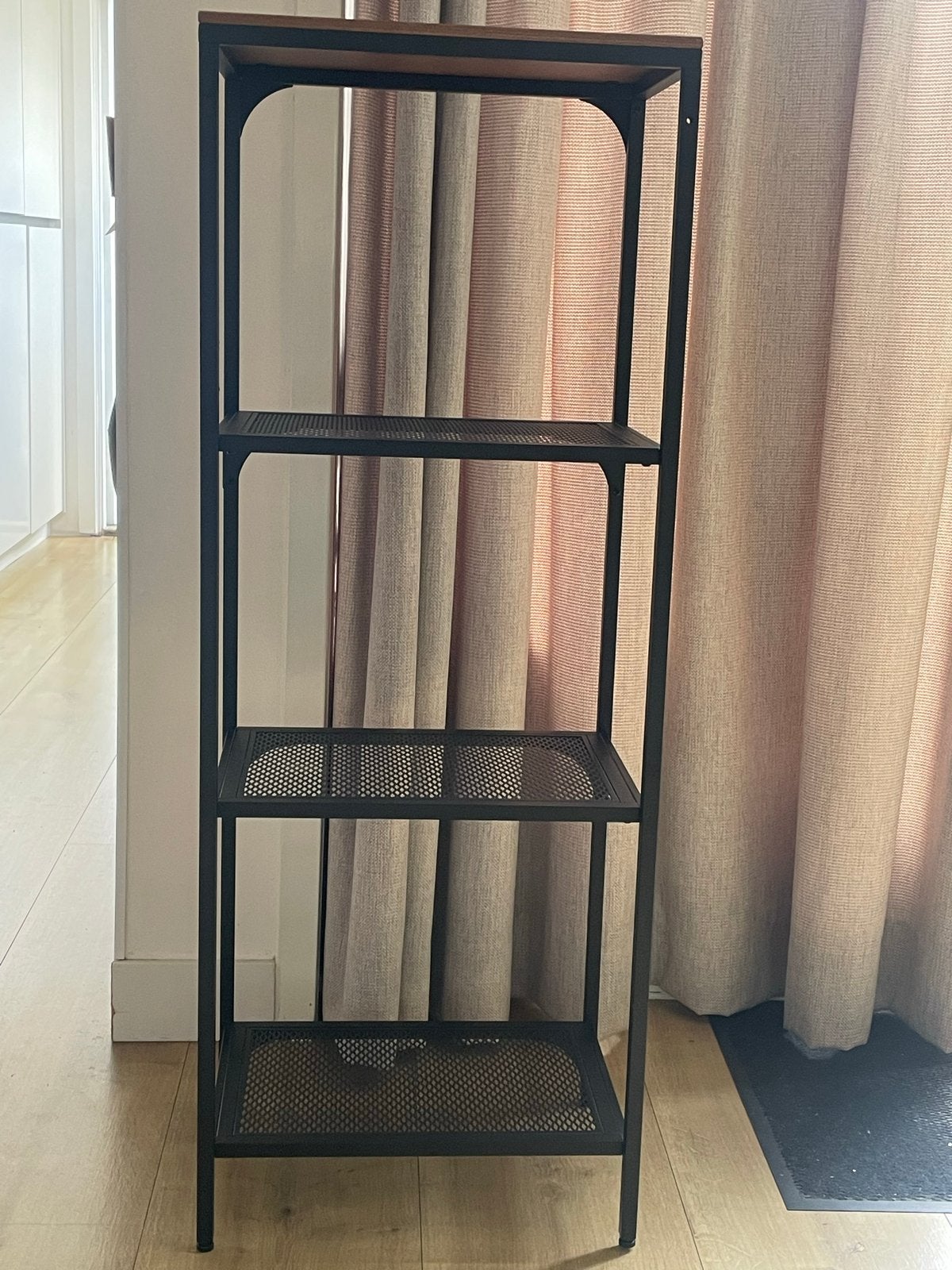 Zwart metalen rek met houten blad, Ophalen of Verzenden, Gebruikt