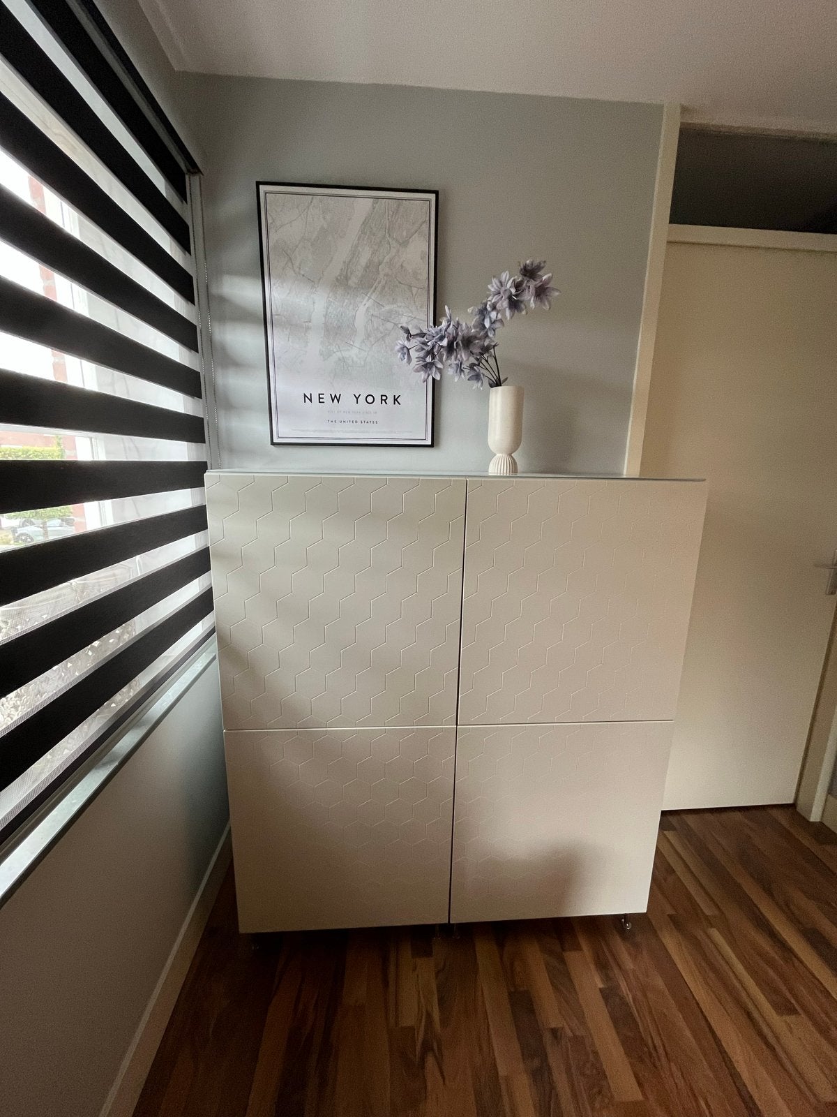 Ikea Besta witte kast met Vassviken hexagon deuren, Ophalen, 100 tot 150 cm, Zo goed als nieuw, Minder dan 150 cm