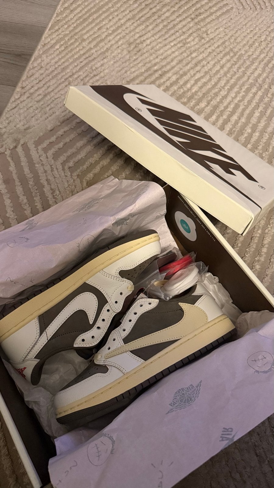 Nike Jordan 1 Low Travis Scott Reverse Mocha, Bruin, Nieuw, Ophalen of Verzenden, Sneakers of Gympen