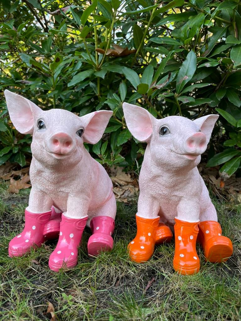 Varkens met regenlaarsjes beeld tuin moederdag boerderij, Tuin en Terras, Tuinbeelden, Ophalen of Verzenden, Kunststof
