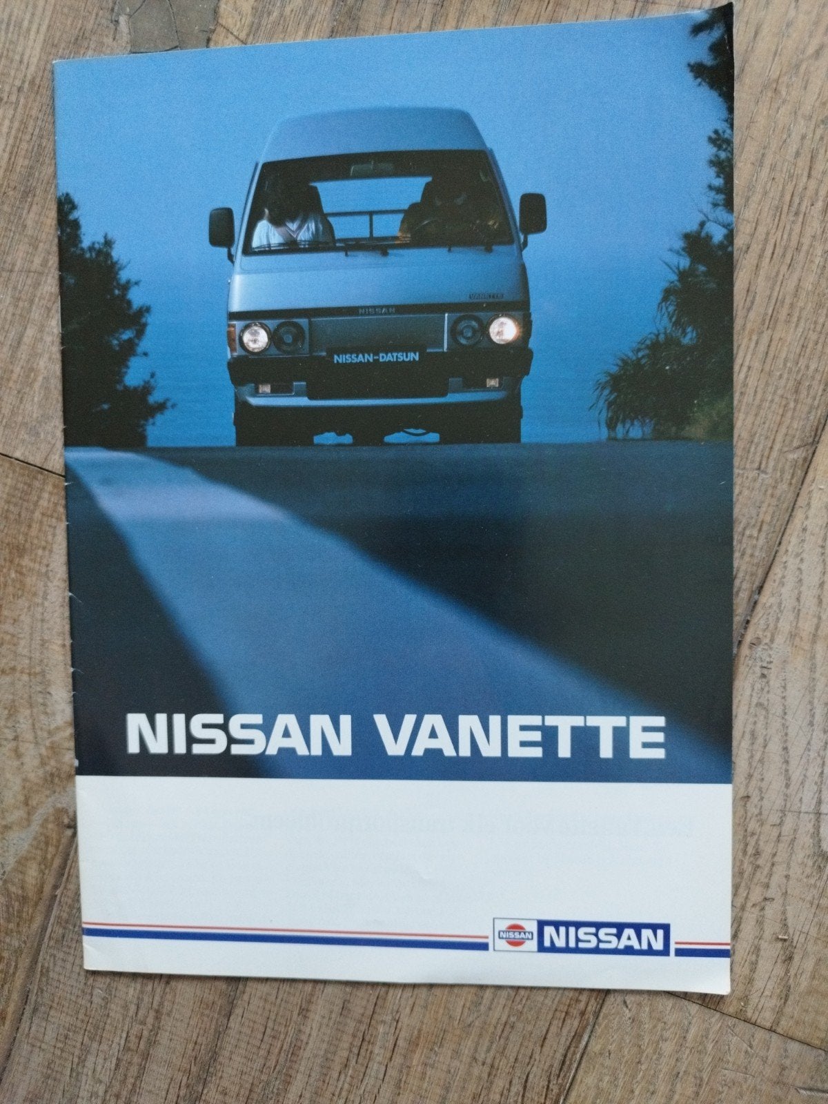 Nissan Vanette folder uit 1983 - Drukcode 703802, Boeken, Auto's | Folders en Tijdschriften, Zo goed als nieuw, Nissan, Ophalen of Verzenden