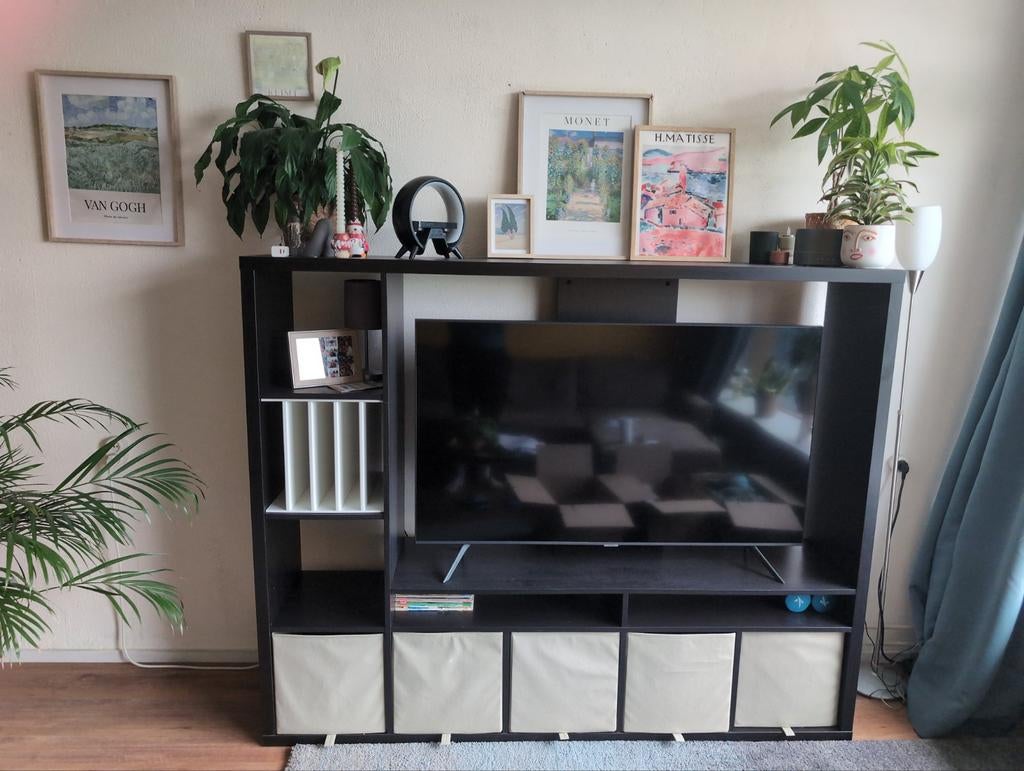 Zwarte Ikea TV-kast met bakken en boekenhouder, Huis en Inrichting, Kasten | Televisiemeubels, Ophalen, Gebruikt, 100 tot 150 cm