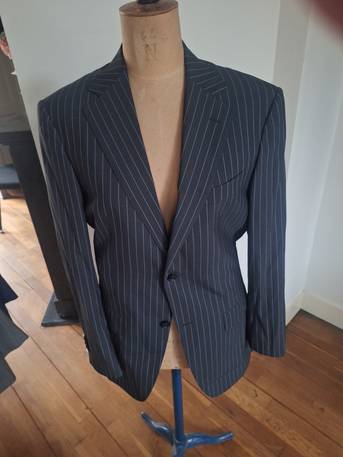 Suitsupply Antraciet Pak met Blauw Streepje - 100% Wol, Overige maten, Ophalen of Verzenden, Zo goed als nieuw, Grijs