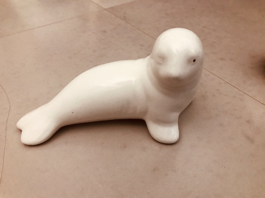 Wit keramisch zeehond beeldje, Verzamelen, Beelden en Beeldjes, Ophalen of Verzenden, Gebruikt, Dier