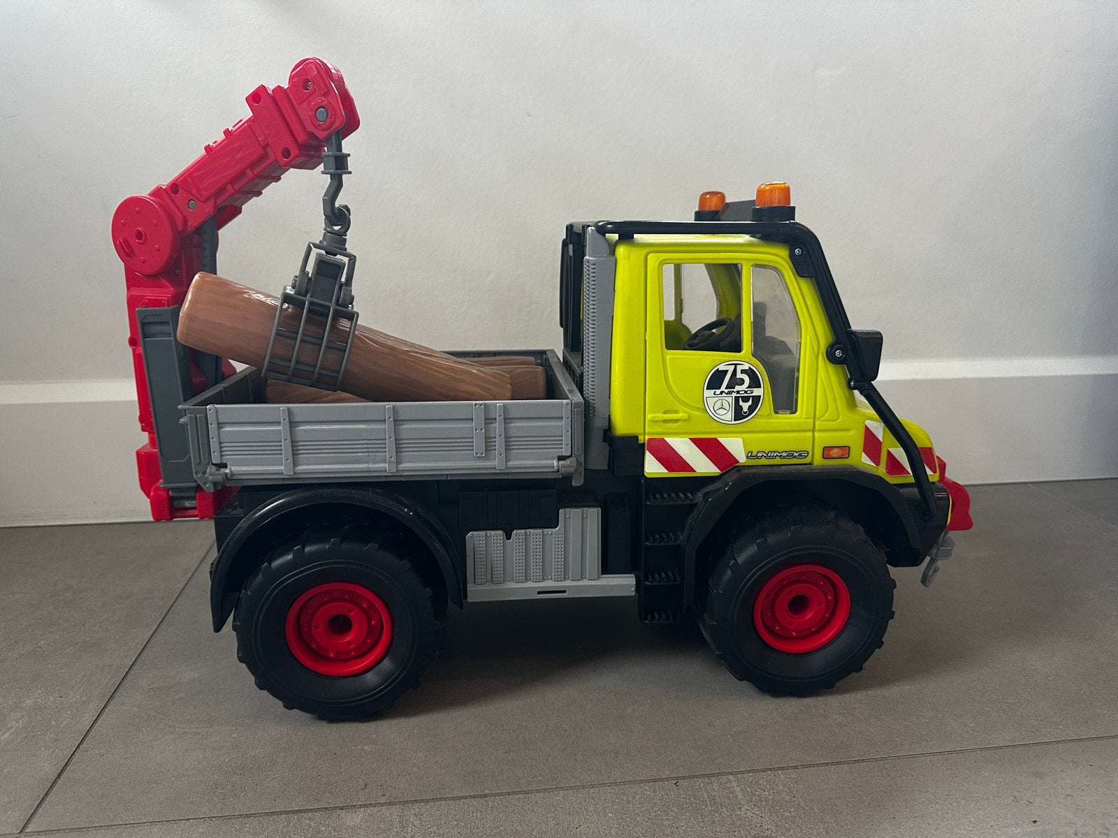 Dickie Toys vrachtwagen met grijper voor boomstammen, Ophalen, Gebruikt