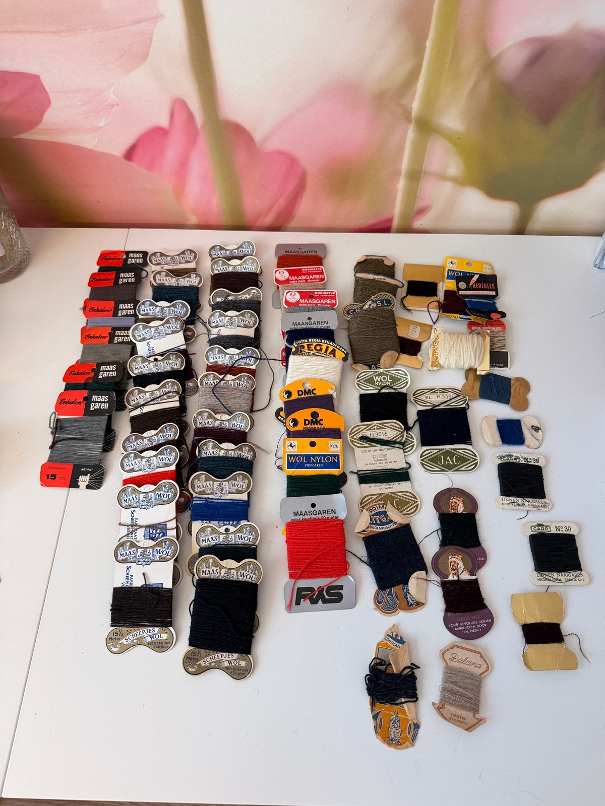 56 stuks Maasgaren/stopgaren - Diverse kleuren en merken, Hobby en Vrije tijd, Naaien en Fournituren, Ophalen of Verzenden, Gebruikt